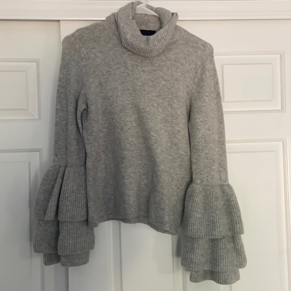 Grey sweater with puff sleeves